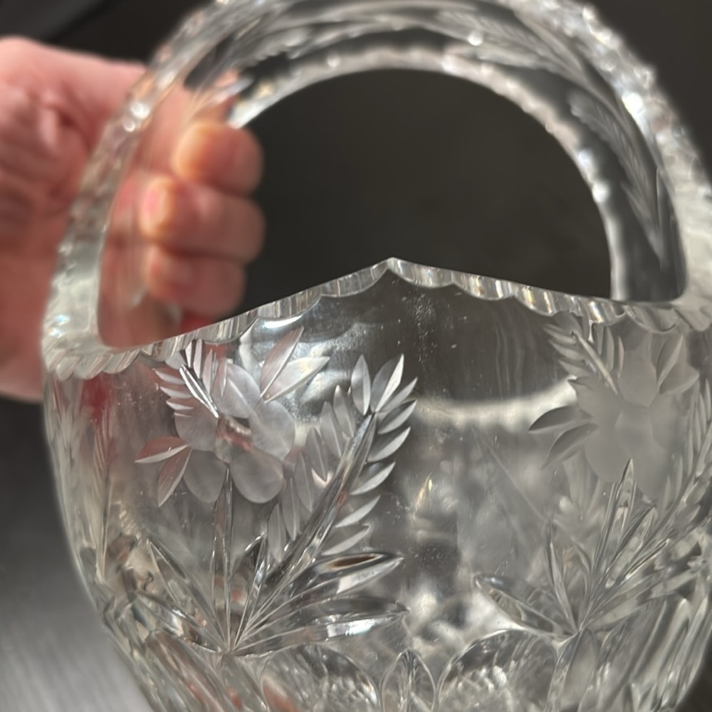 Vintage crystal basket - Picture 5 of 9